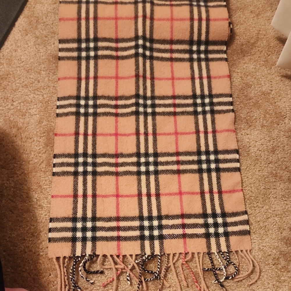 Burberry Lambswood Scarf - Picture 9 of 15